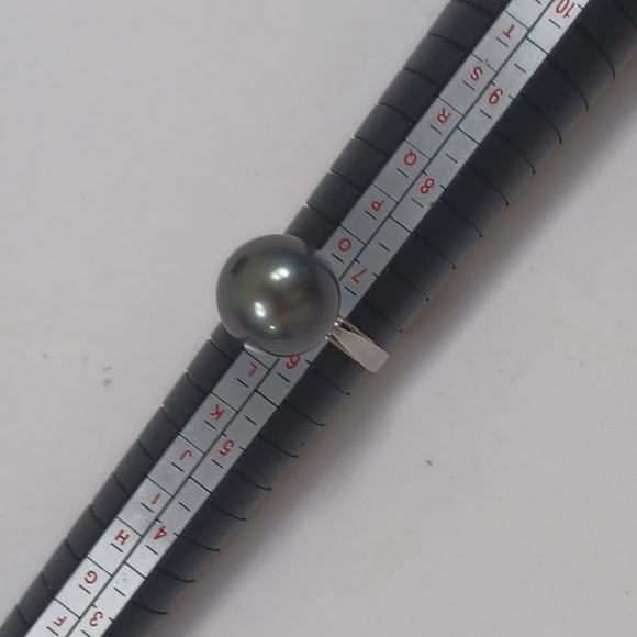 Authentic  Black Pearl Ring with 14K white gold Size: 6.5 12.5mm - Picture 6 of 7